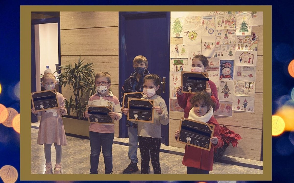 Ximenez entrega los premios de su I Concurso Infantil de Dibujos de Navidad