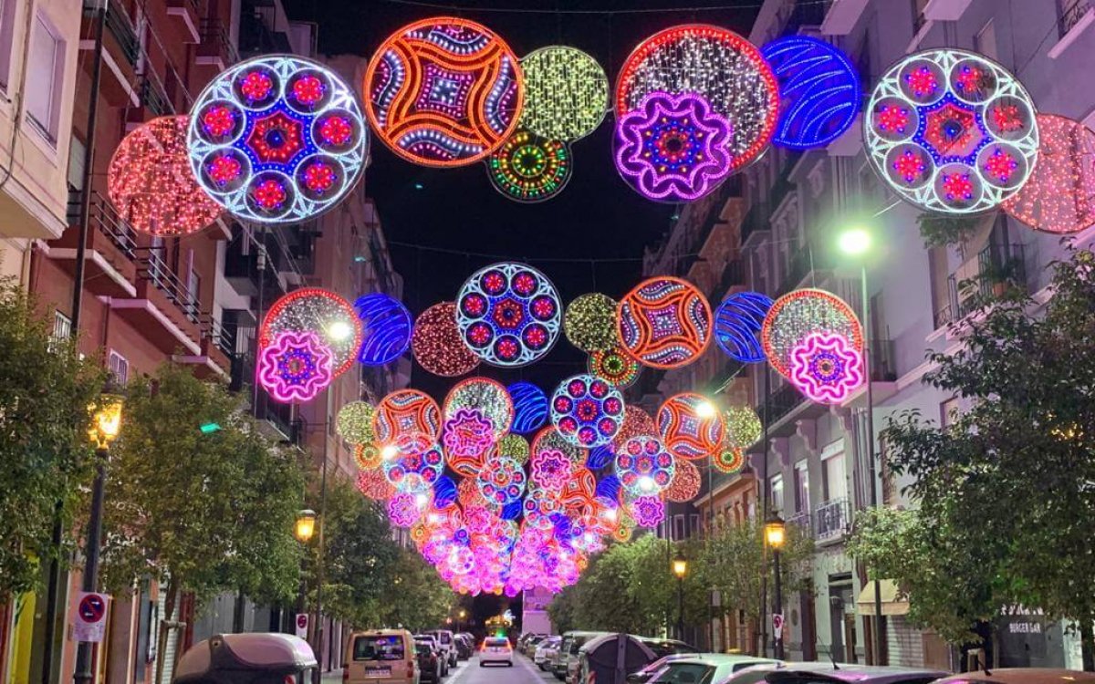 Ximenez ilumina con más de 720.000 puntos de luz las Fallas de  Valencia